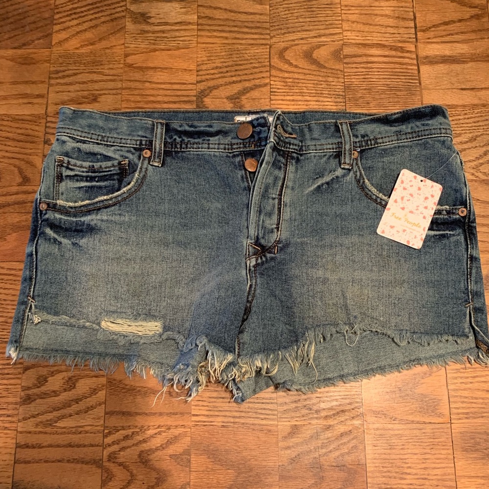 NWT Free People distressed Jean shorts!